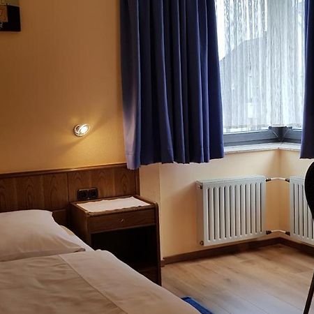 Hotel Garni Julia Linnich Bagian luar foto