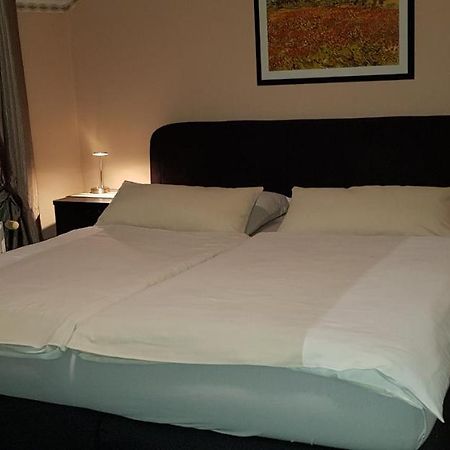 Hotel Garni Julia Linnich Bagian luar foto