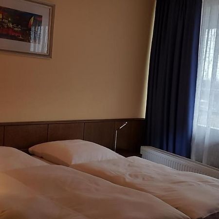 Hotel Garni Julia Linnich Bagian luar foto