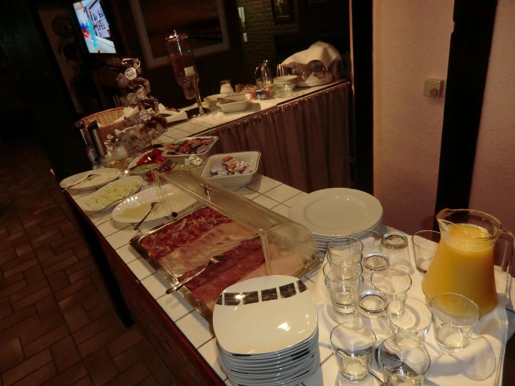 Hotel Garni Julia Linnich Bagian luar foto