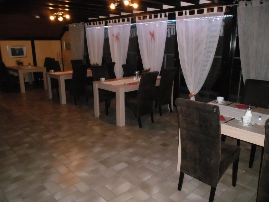 Hotel Garni Julia Linnich Bagian luar foto
