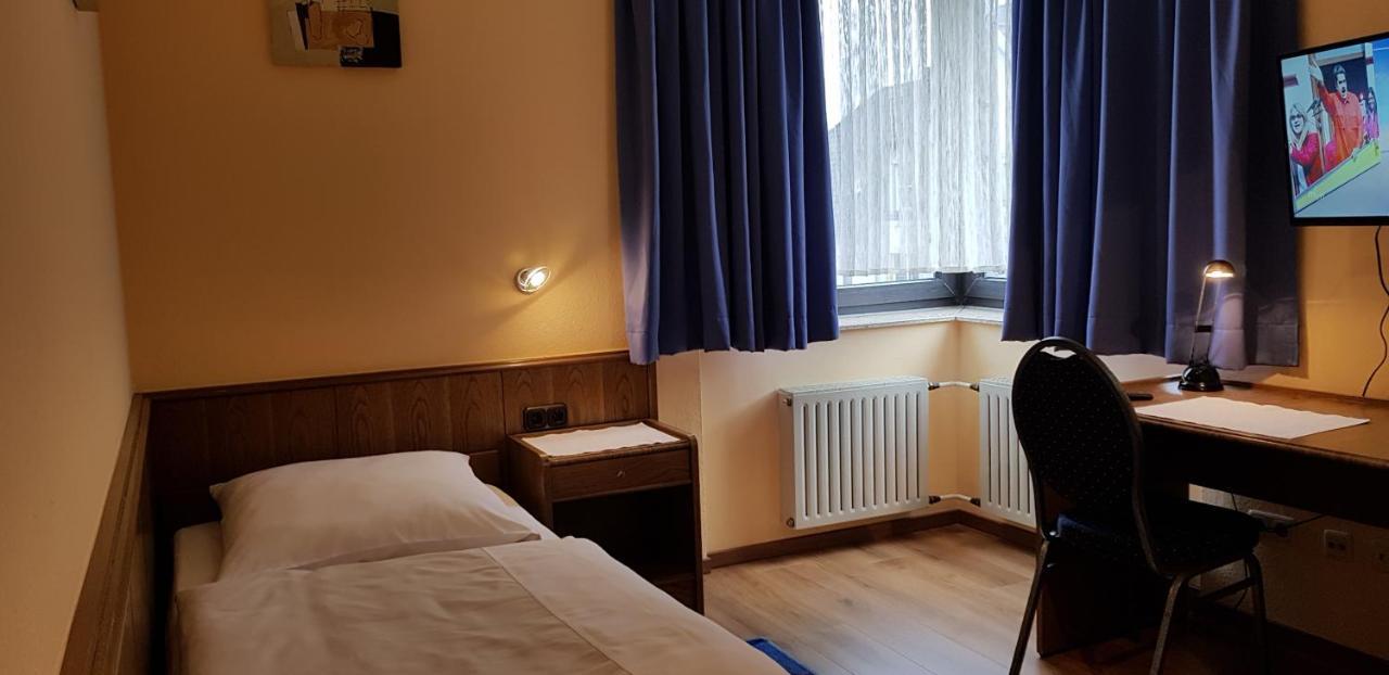 Hotel Garni Julia Linnich Bagian luar foto