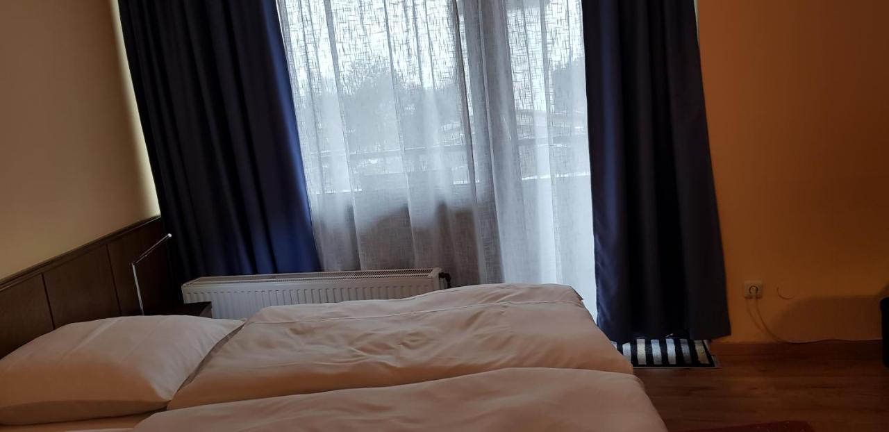 Hotel Garni Julia Linnich Bagian luar foto