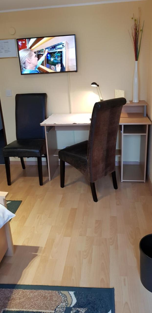 Hotel Garni Julia Linnich Bagian luar foto