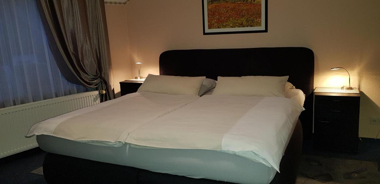 Hotel Garni Julia Linnich Bagian luar foto