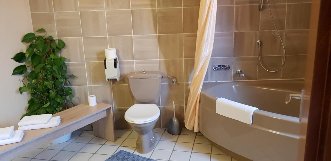 Hotel Garni Julia Linnich Bagian luar foto