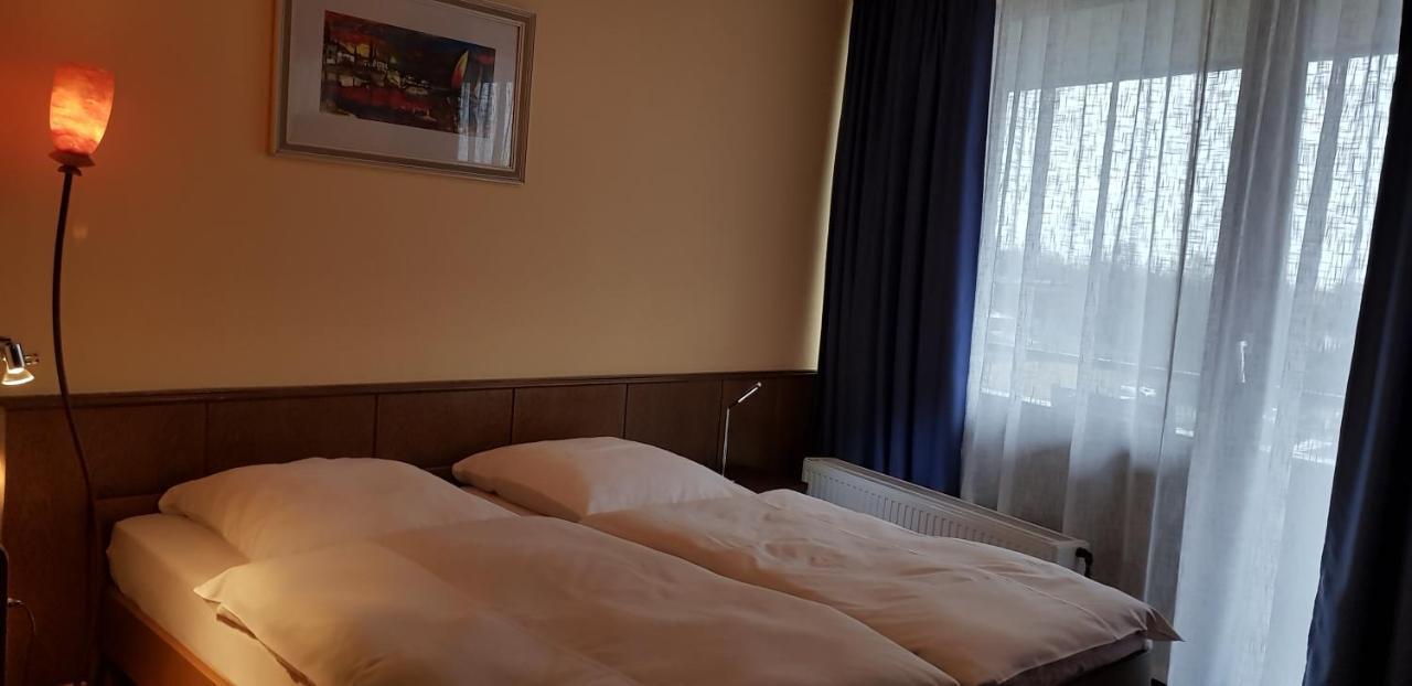 Hotel Garni Julia Linnich Bagian luar foto