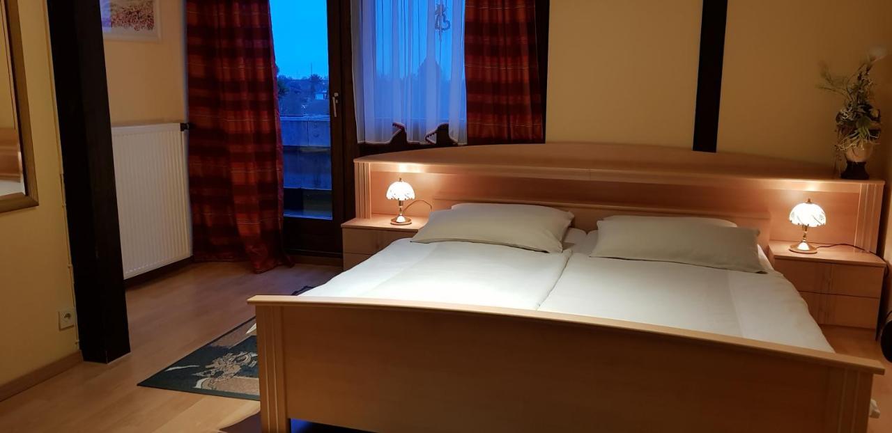 Hotel Garni Julia Linnich Bagian luar foto